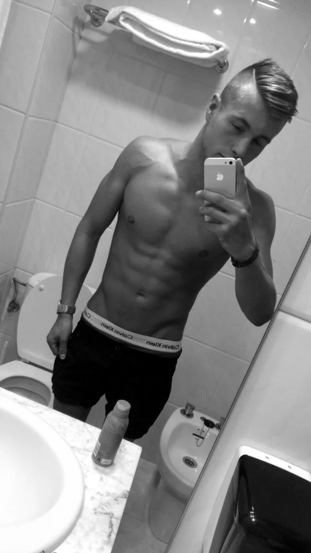 Tom, photograph 3